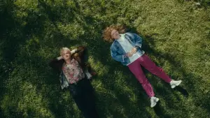 Задник к фильму "How to Be Normal and the Oddness of the Other World" #781579