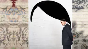 Задник к фильму "Он снова здесь" #432940