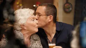 Задник к фильму "От семьи не убежишь" #415147