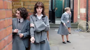 Задник к фильму "Воспитание чувств" #376989