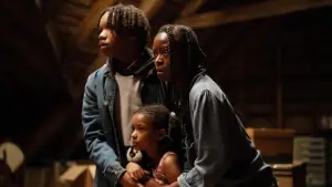 Задник к фильму "Женщина во дворе" #612743