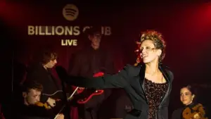 Задник к фильму "Billions Club Live with Miley Cyrus: A Concert Film" #871942