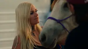 Задник к фильму "К востоку от стены" #617493