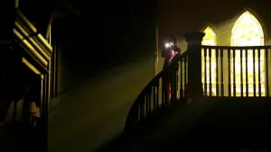 Задник к фильму "Не бойся темноты" #489757