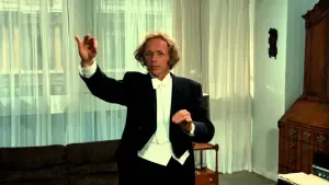 Задник к фильму "Высокий блондин в чёрном ботинке" #247585