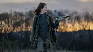 Видео к фильму &laquo;Я&raquo; значит &laquo;Ястреб&raquo; | Claire Foy on jumping at the chance to work on H Is For Hawk (and jumping when Denise Gough appears)