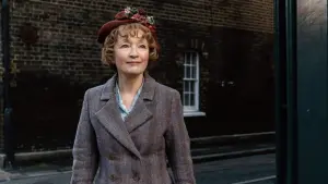 Задник к фильму "Миссис Харрис едет в Париж" #465926