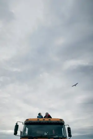 Постер к фильму "Кончится лето" #728918