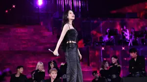 Задник к фильму "2024 IU HEREH WORLD TOUR CONCERT IN SEOUL" #871973