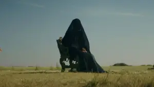 Задник к фильму "Женщина во дворе" #612765