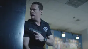 Задник к фильму "Под наблюдением" #325835