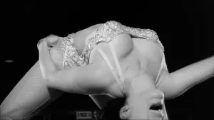 Задник к фильму "Быстрая Кошечка! Убей, Убей!" #467249