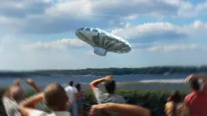 Задник к фильму "Полный провал: пассажир воздушного шарика" #675748