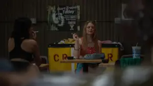 Задник к фильму "Любовь истекает кровью" #556671