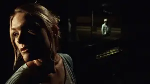 Задник к фильму "Истекающий кровью" #691532