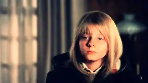 Задник к фильму "Девочка живущая вниз по переулку" #408447