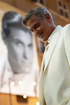 Постер к фильму "Джей Келли" #550780