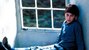 Задник к фильму "Бумажный дом" #358181