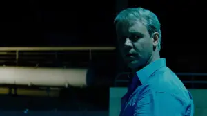 Задник к фильму "Свой человек" #213868