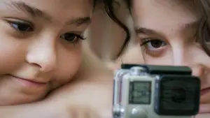 Задник к фильму "سه خواهر" #776871