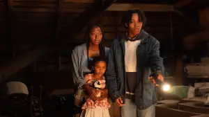 Задник к фильму "Женщина во дворе" #612759