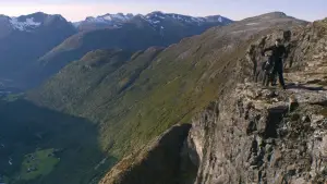 Задник к фильму "Миссия невыполнима: Смертельная расплата. Часть первая" #569443