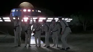 Задник к фильму "Жандарм и инопланетяне" #407603