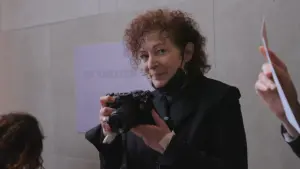 Задник к фильму "Вся красота и кровопролитие" #390097