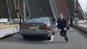 Задник к фильму "Кто я?" #240615