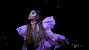 Задник к фильму "Ариана Гранде: excuse me, i love you" #440206