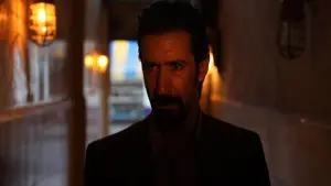 Задник к фильму "Святым тут не место" #335949