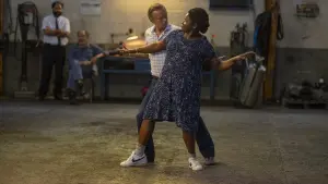 Задник к фильму "Парни не танцуют" #408903