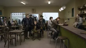 Задник к фильму "Голубь сидел на ветке, размышляя о бытии" #506415