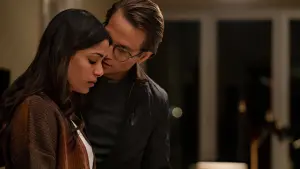 Задник к фильму "Посторонние" #309790