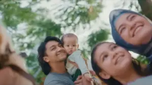 Задник к фильму "La Tahzan: Cinta, Dosa, Luka..." #672897