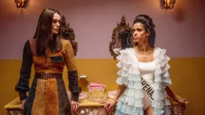 Задник к фильму "Мисс Плохое поведение" #406621