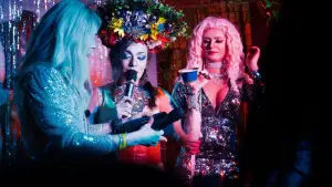 Задник к фильму "Королеви радості" #541786