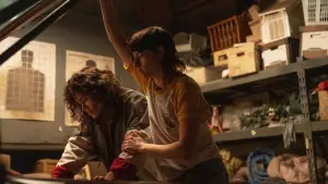 Задник к фильму "Любовь истекает кровью" #556697