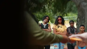 Задник к фильму "Не говори маме, что няня умерла" #644701