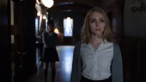 Задник к фильму "Дальше по коридору" #339657