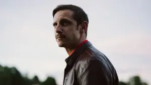 Задник к фильму "Мы все чужие" #189631