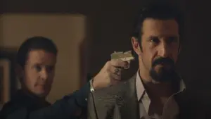 Задник к фильму "Святым тут не место" #335951