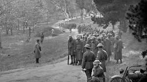 Задник к фильму "Большой парад" #455392