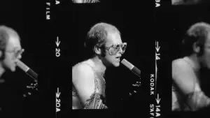 Задник к фильму "Elton John: Never Too Late" #792381