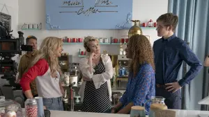 Задник к фильму "Девушка, подающая надежды" #215087