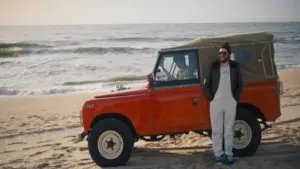 Задник к фильму "Кто пригласил Чарли?" #402021