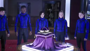 Задник к фильму "Тайное общество младших монарших особ" #269193