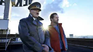 Задник к фильму "Он снова здесь" #726043