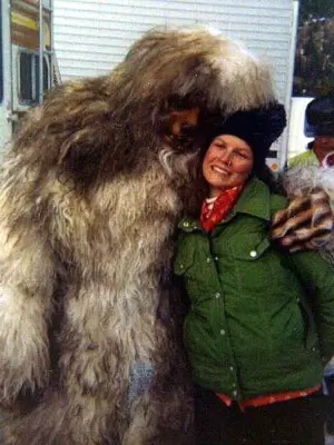 Постер к фильму "Snowbeast"