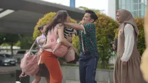 Задник к фильму "La Tahzan: Cinta, Dosa, Luka..." #672921